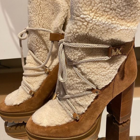 Shearling boots - Picture 2 of 4